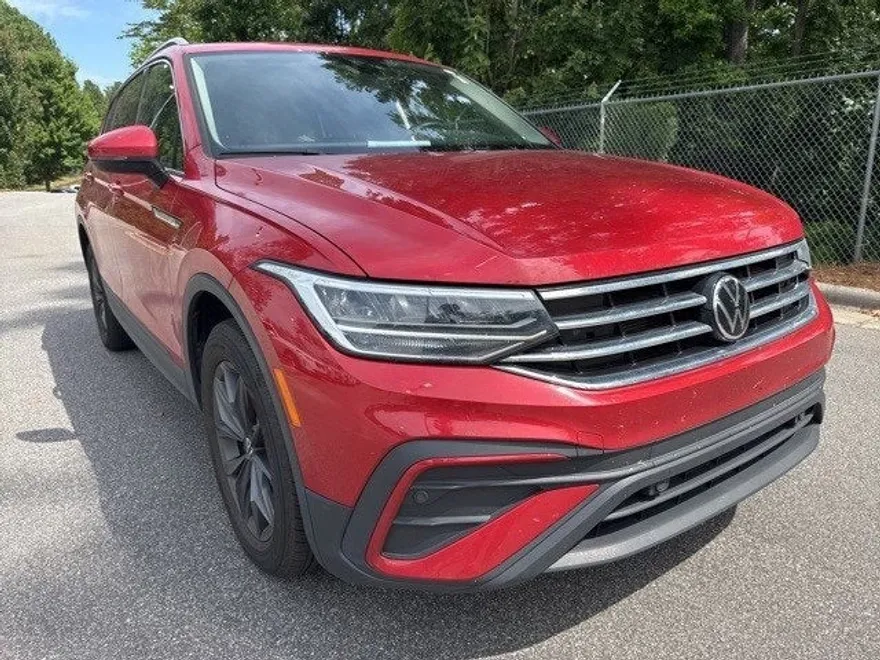 2023 Volkswagen Tiguan SE photo 1