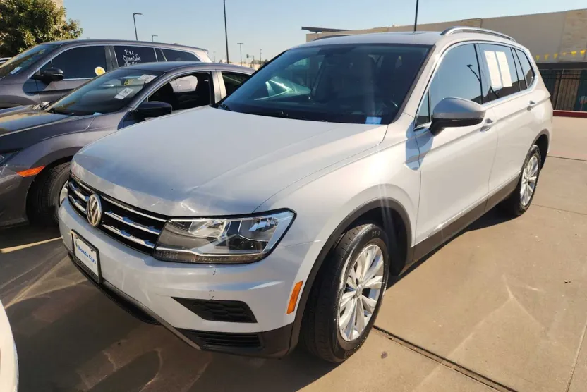 2018 Volkswagen Tiguan SEL photo 1