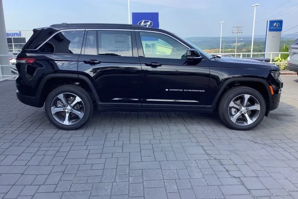 2025 Jeep Grand Cherokee Limited photo 1