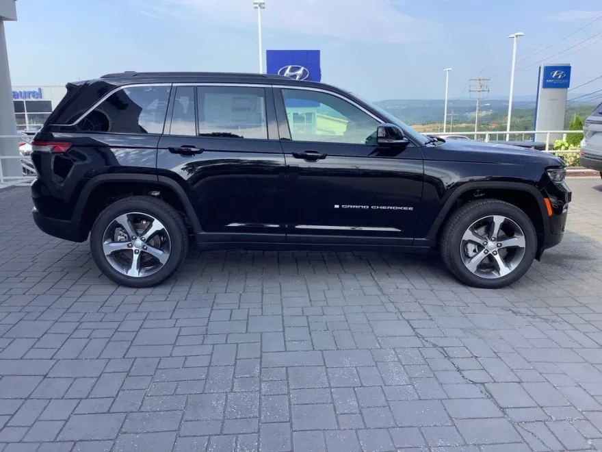 2025 Jeep Grand Cherokee Limited photo 1