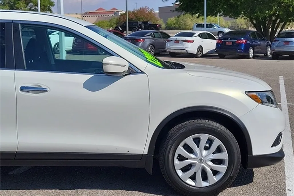 2014 Nissan Rogue S photo 1