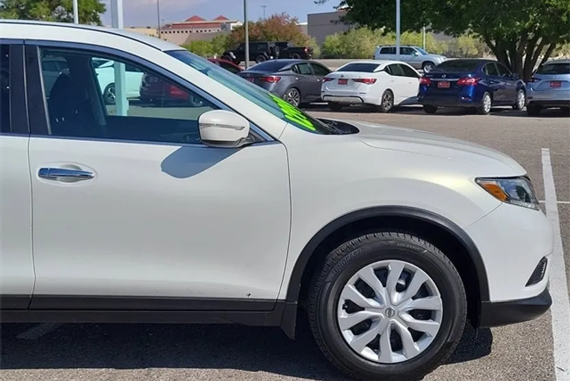 2014 Nissan Rogue S photo 1