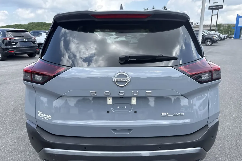 2022 Nissan Rogue AWD SL photo 1