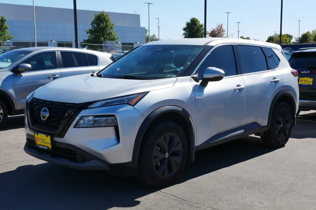2021 Nissan Rogue SV photo 1