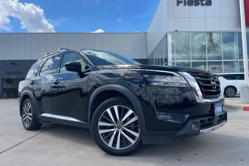 2022 Nissan Pathfinder Platinum photo 1