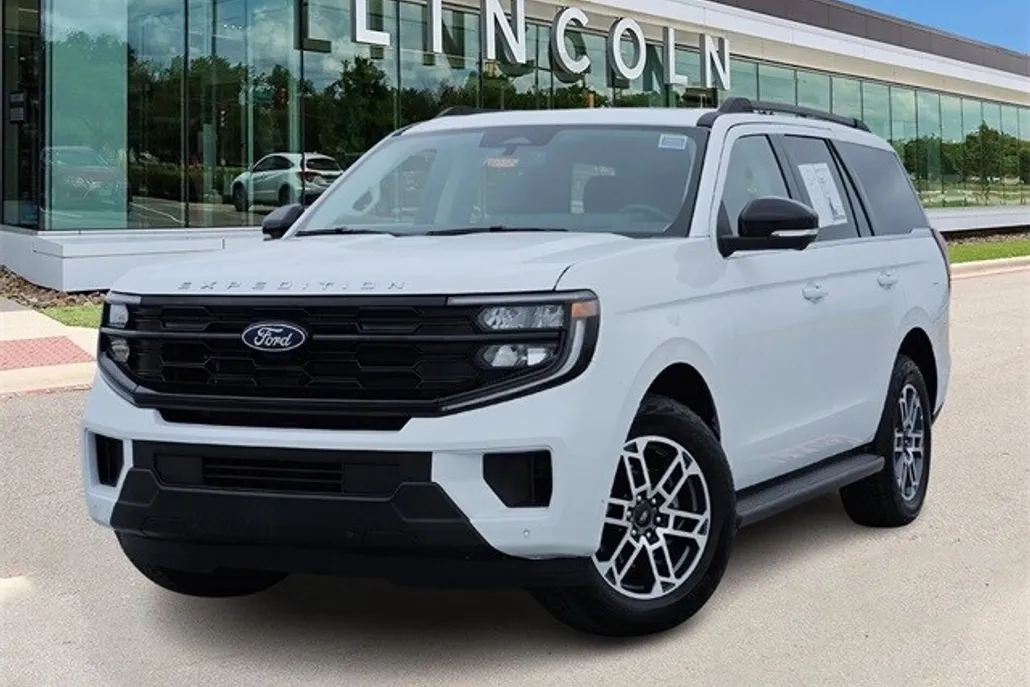 2025 Ford Expedition photo 1