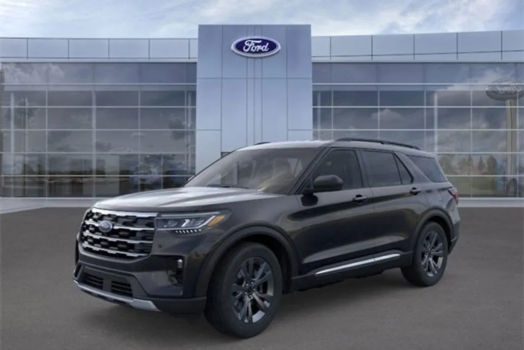 2025 Ford Explorer photo 1
