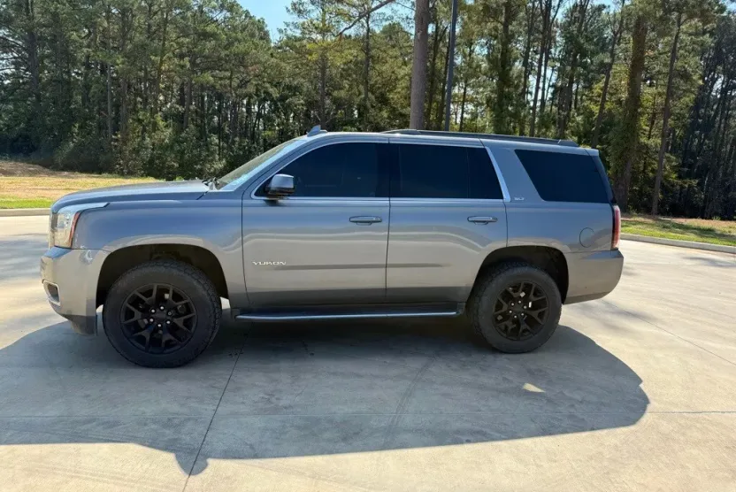 2020 Gmc Yukon SLT photo 1