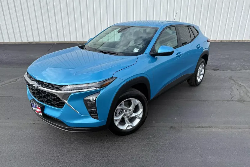 2026 Chevrolet Trax LS photo 1