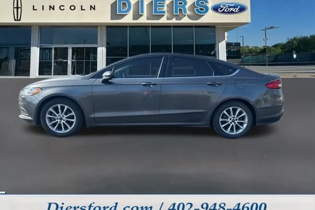 2017 Ford Fusion SE photo 1