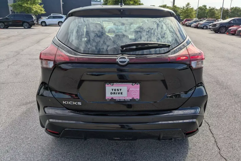 2025 Nissan Kicks Play S photo 1