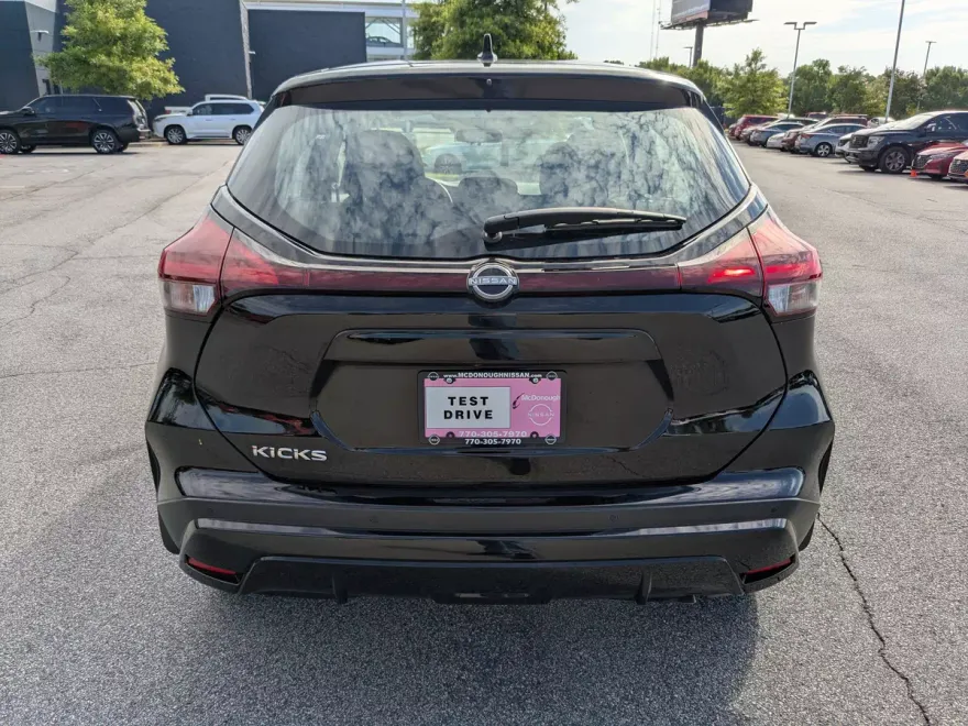 2025 Nissan Kicks Play S photo 1