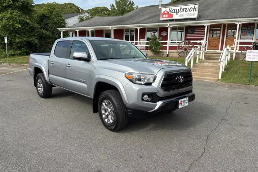 2017 Toyota Tacoma SR5 Double Cab V6 4x4 photo 1