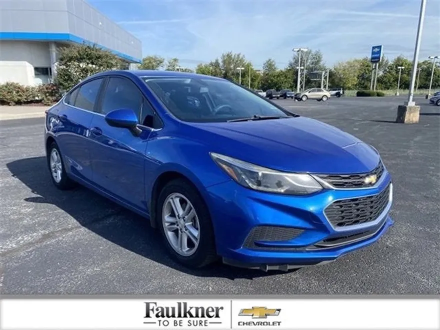2017 Chevrolet Cruze LT photo 1