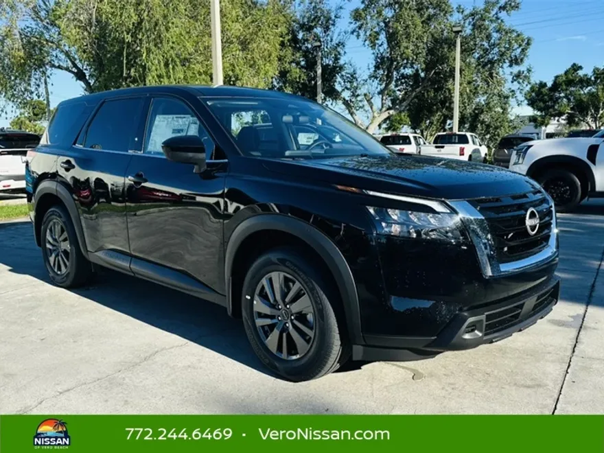 2025 Nissan Pathfinder S photo 1