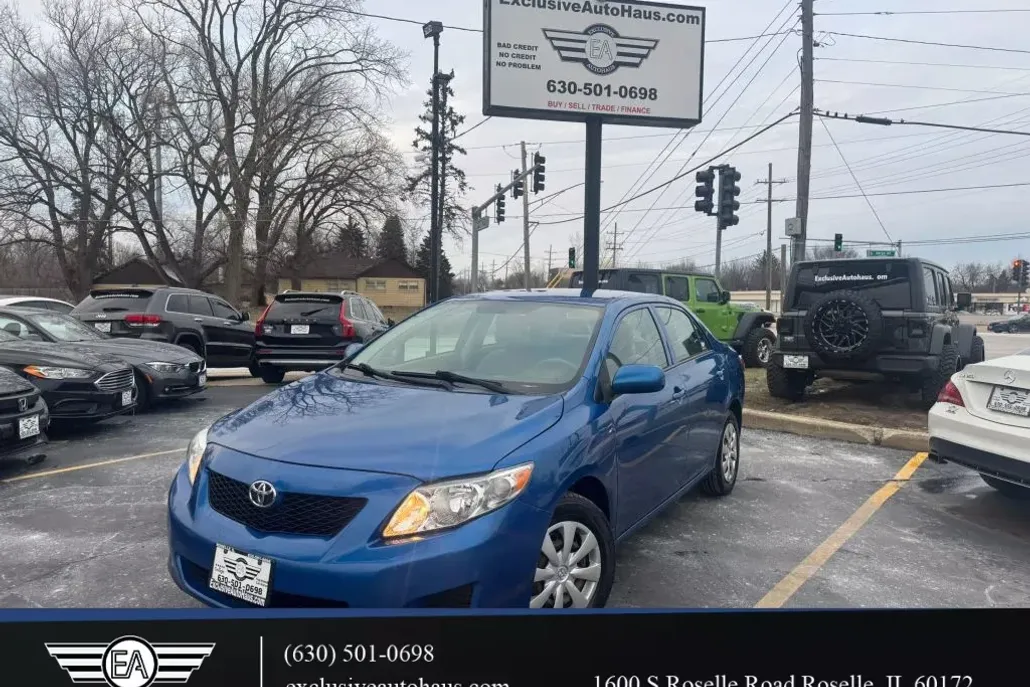 2010 Toyota Corolla LE photo 1