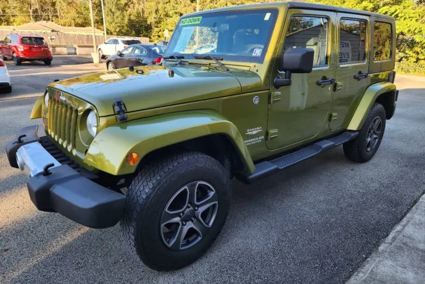 2010 Jeep Wrangler Unlimited Sahara photo 1