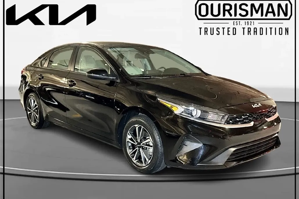 2023 Kia Forte LXS photo 1