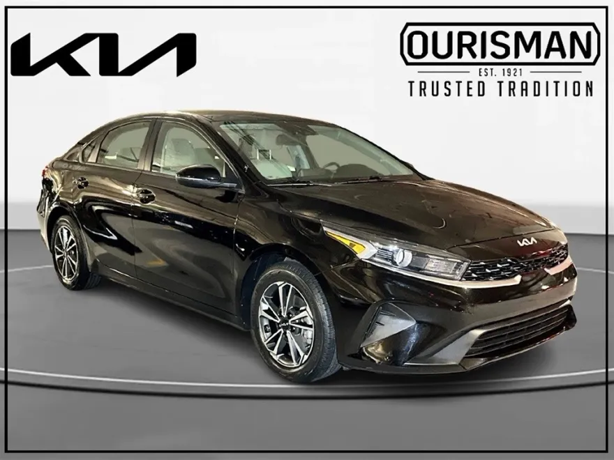 2023 Kia Forte LXS photo 1