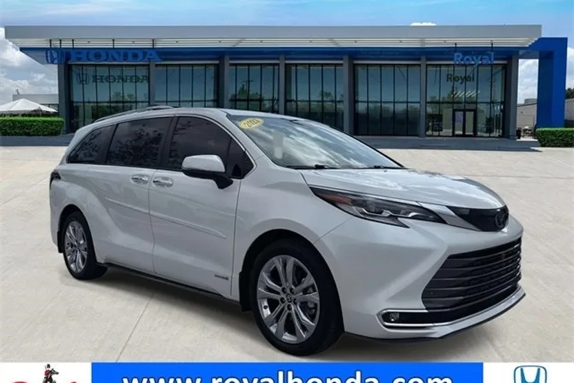 2021 Toyota Sienna Platinum photo 1