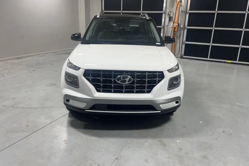2025 Hyundai Venue Limited photo 1