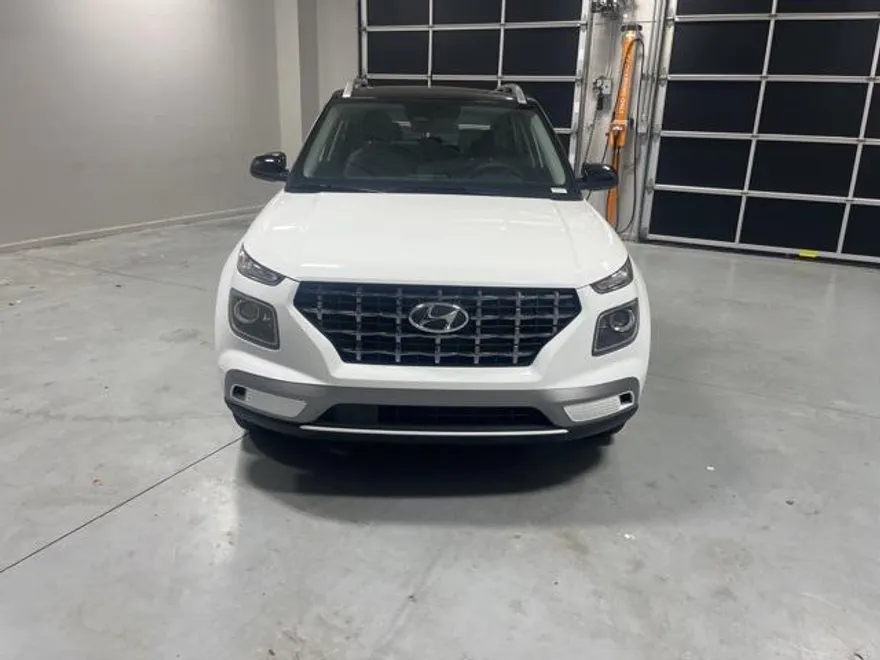 2025 Hyundai Venue Limited photo 1
