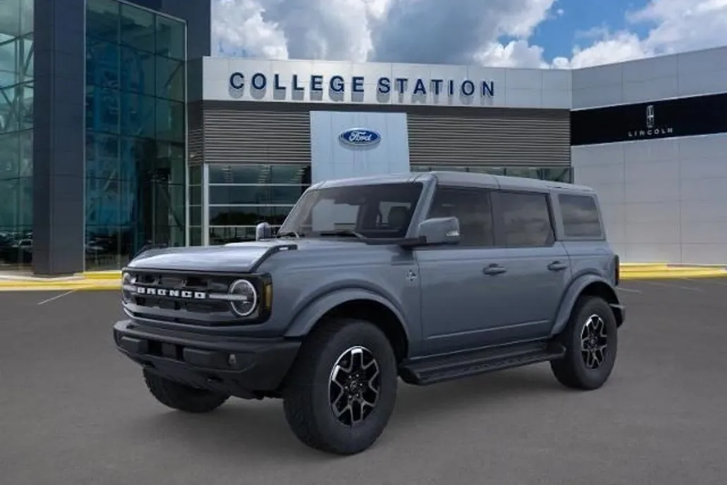 2025 Ford Bronco Outer Banks photo 1