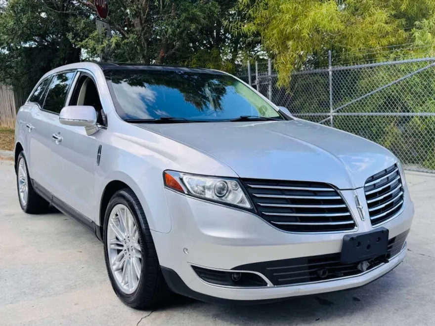 2019 Lincoln MKT photo 1