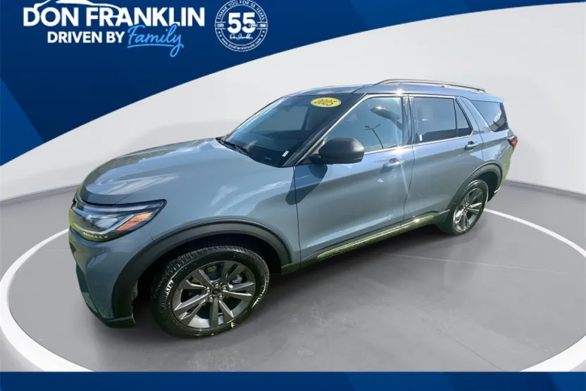 2025 Ford Explorer photo 1