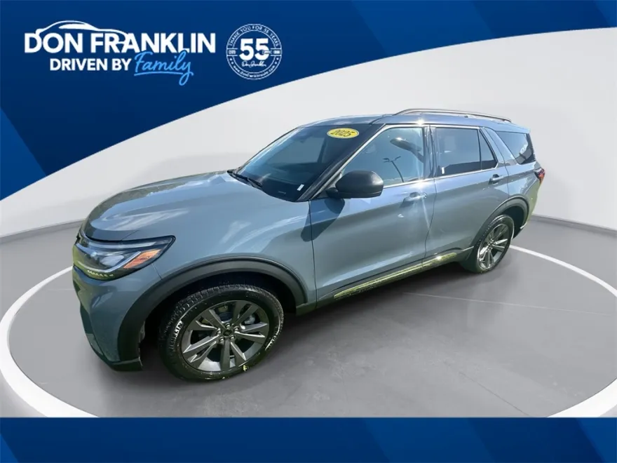 2025 Ford Explorer photo 1