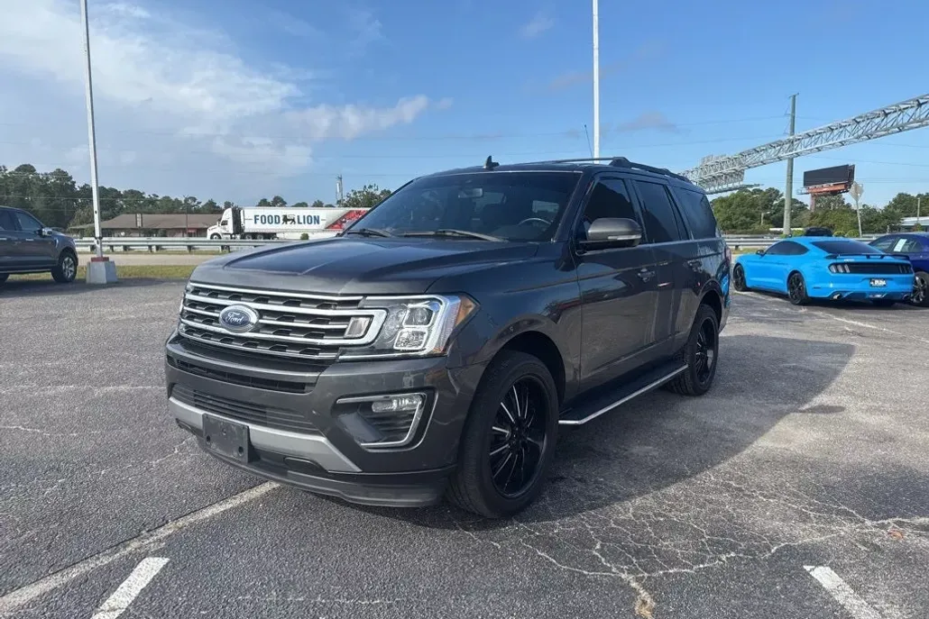 2019 Ford Expedition XLT photo 1