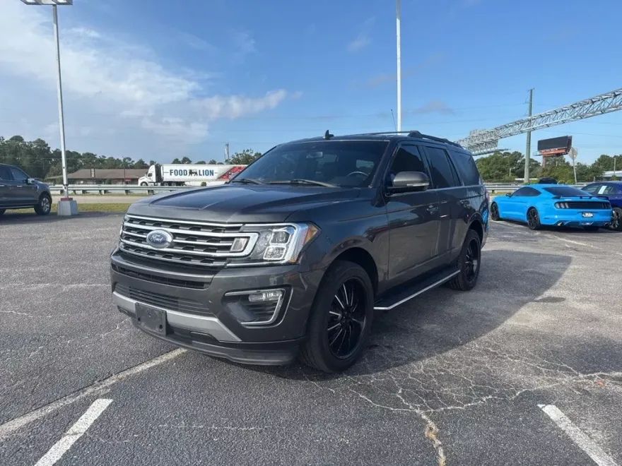 2019 Ford Expedition XLT photo 1