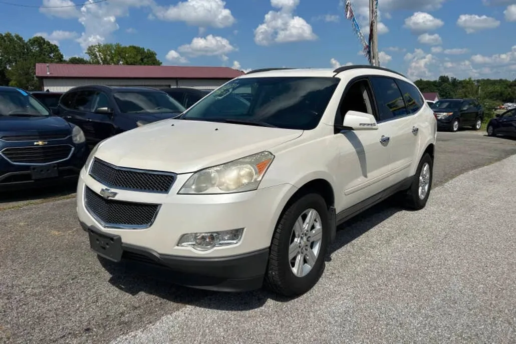 2011 Chevrolet Traverse 1LT photo 1