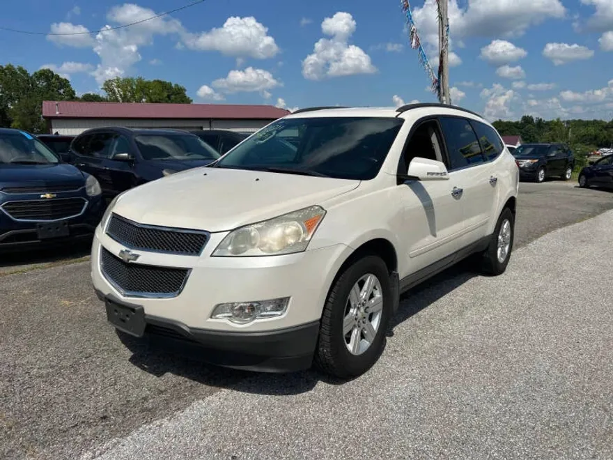 2011 Chevrolet Traverse 1LT photo 1