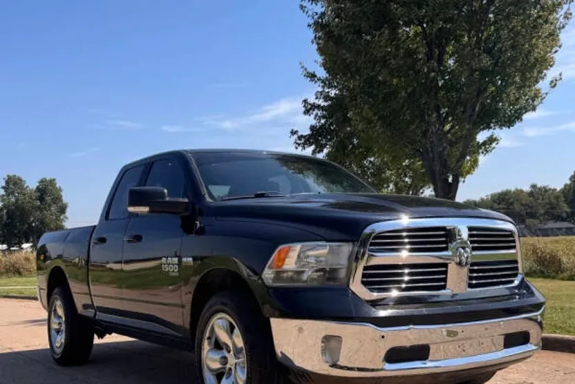2019 Ram 1500 SLT photo 1