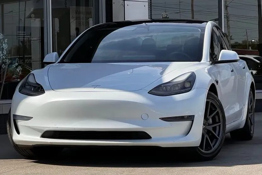 2021 Tesla Model 3 Standard Range Plus photo 1