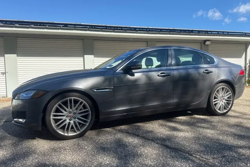 2017 Jaguar XF 35t Prestige photo 1