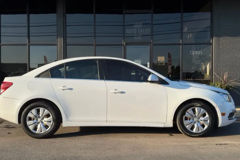 2015 Chevrolet Cruze photo 1