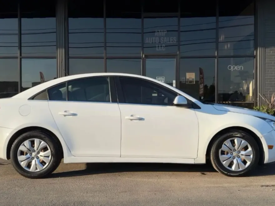 2015 Chevrolet Cruze photo 1