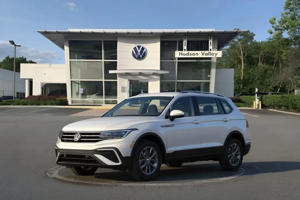 2025 Volkswagen Tiguan SE photo 1