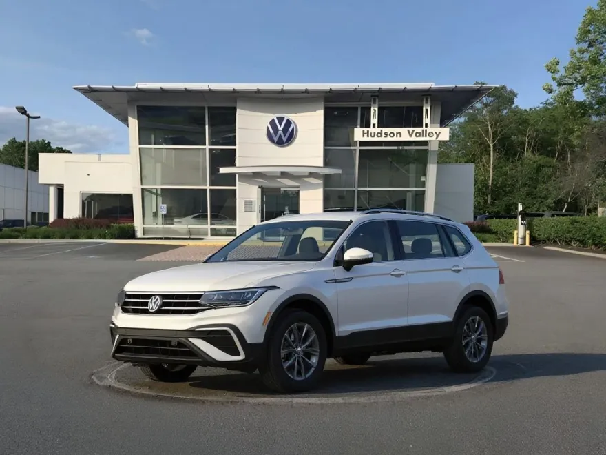 2025 Volkswagen Tiguan SE photo 1