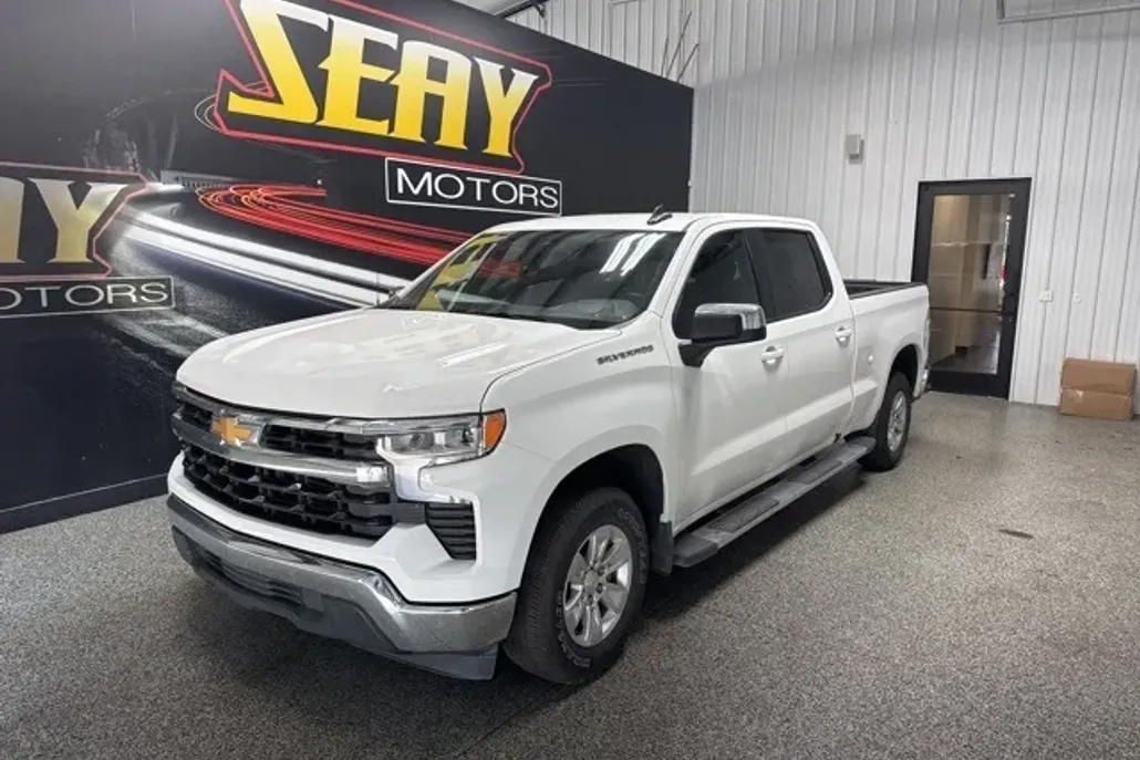2024 Chevrolet Silverado 1500 LT photo 1