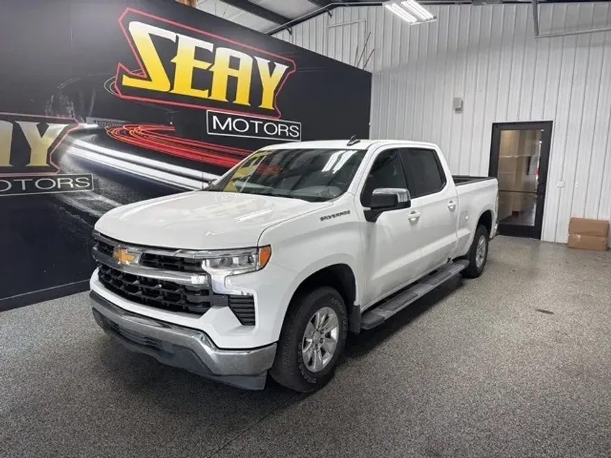2024 Chevrolet Silverado 1500 LT photo 1