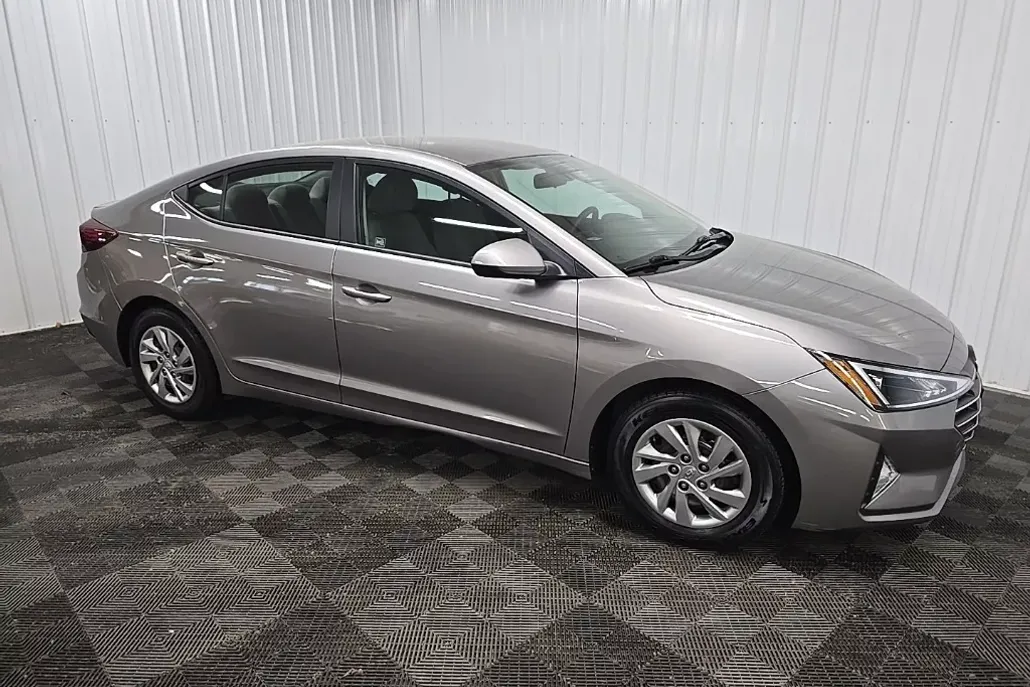 2020 Hyundai Elantra SE photo 1