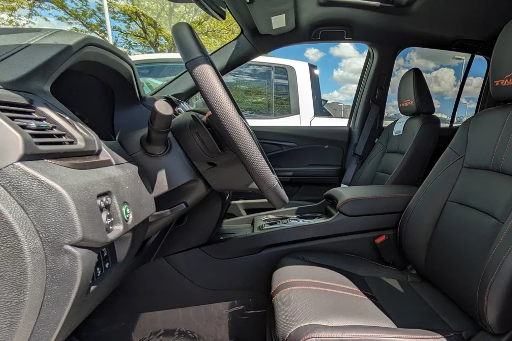 2025 Honda Ridgeline TrailSport photo 1