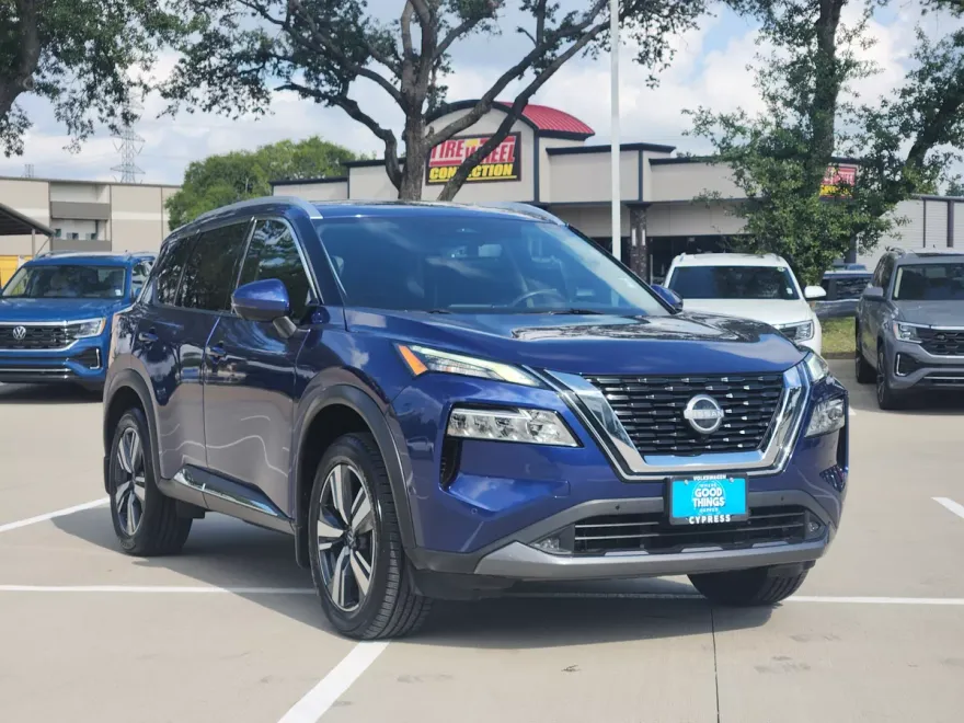 2022 Nissan Rogue SL photo 1