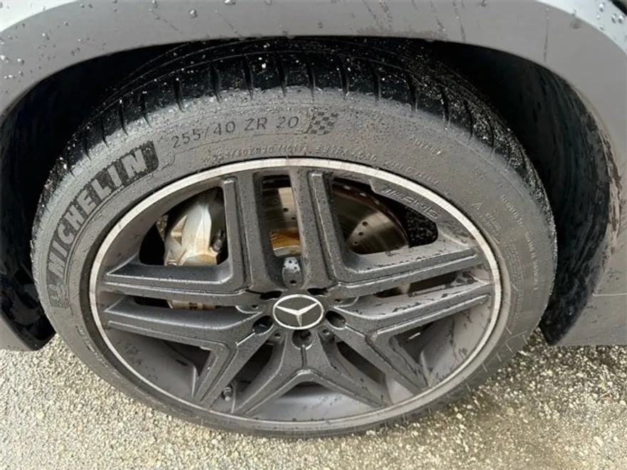 2023 Mercedes Benz GLB 35 AMG 4MATIC photo 1