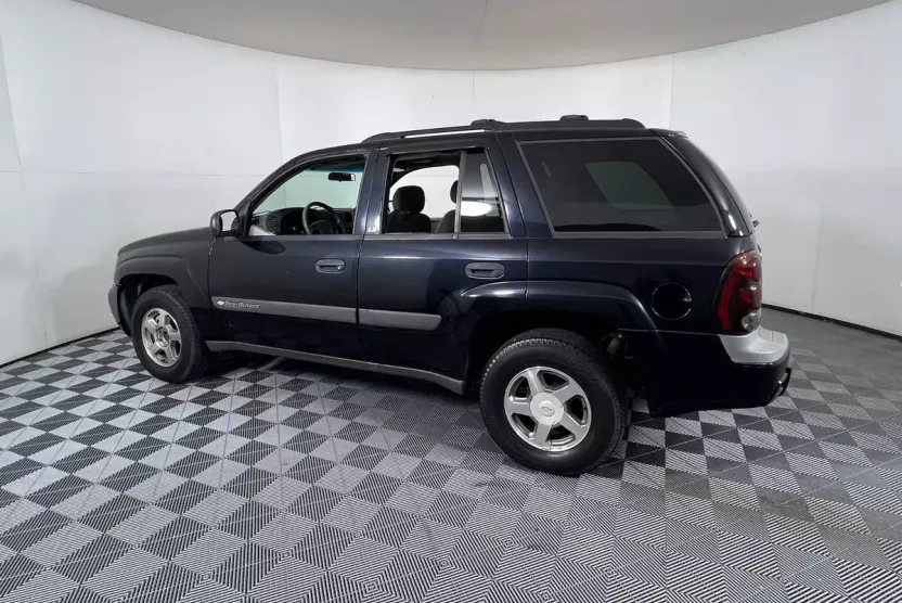 2004 Chevrolet Trailblazer LS photo 1