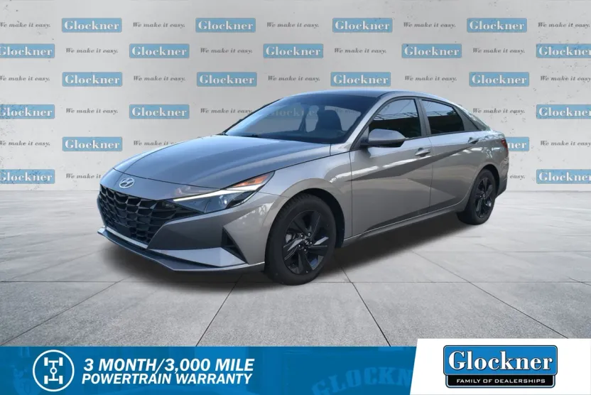 2022 Hyundai Elantra SEL Convenience photo 1