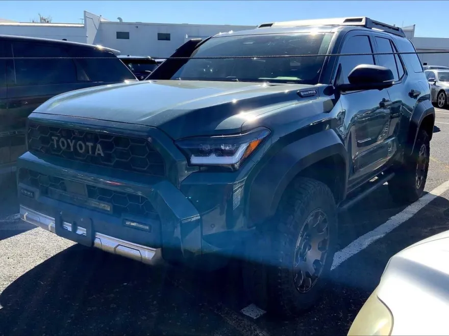 2025 Toyota 4Runner photo 1